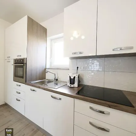 Apartment Carmen Deluxe Vir