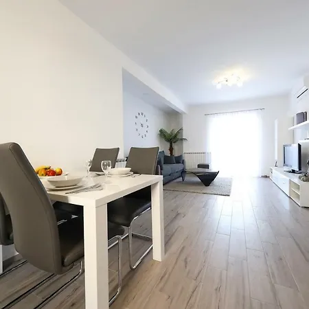 Apartman Carmen Deluxe Vir