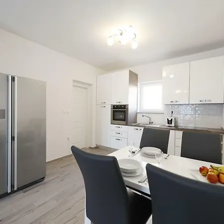 Apartment Carmen Deluxe Vir